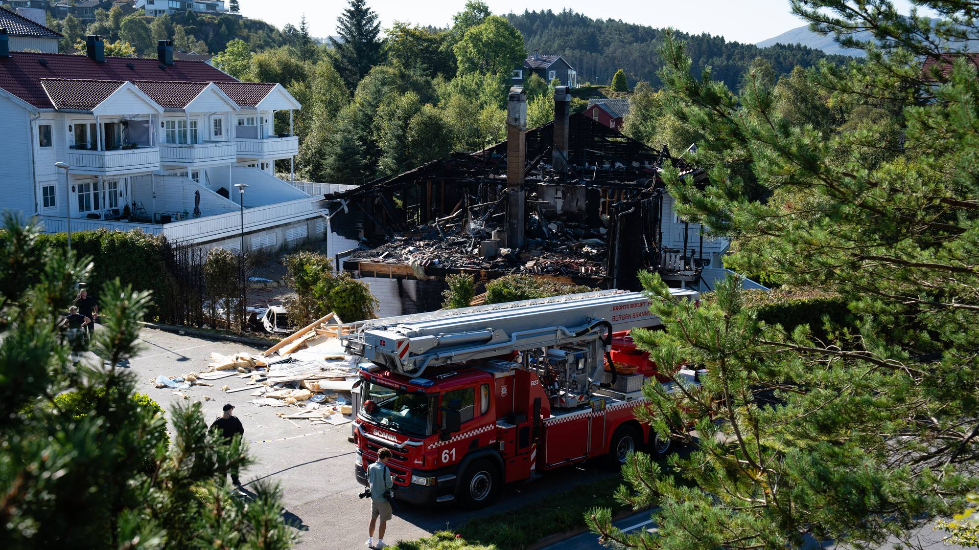 Eksplosjon Øygarden brannvesenet arbeider på stedet
