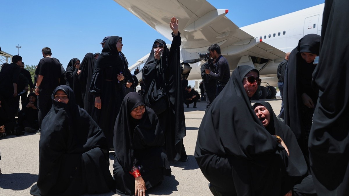 Iran begraver sin tidligere leder