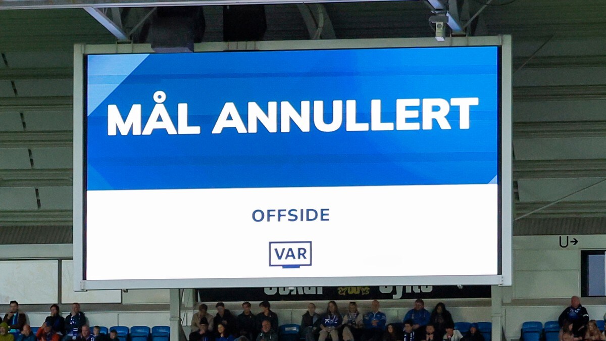 Fotballforbundet tar VAR-grep – skal forklare omstridte avgjørelser i sosiale medier