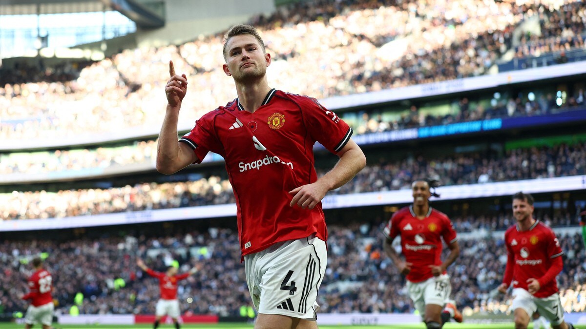 Manchester United reddet uavgjort fem minutter på overtid