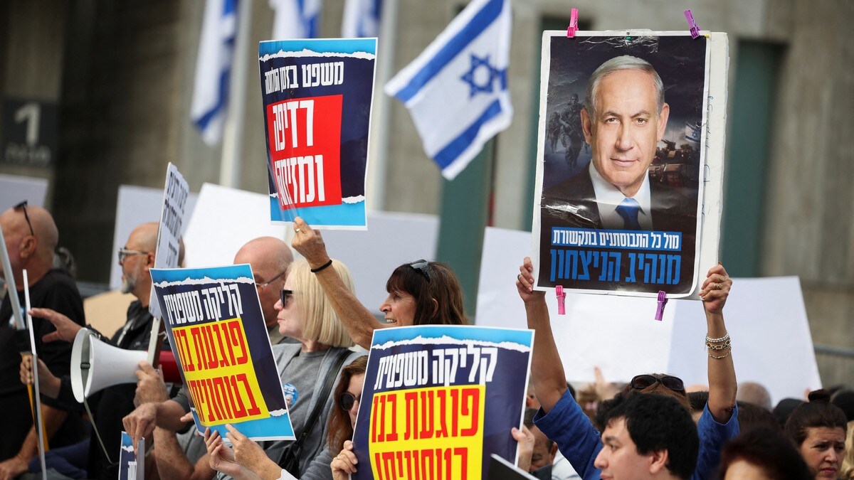 Netanyahu møter i retten for korrupsjonssak