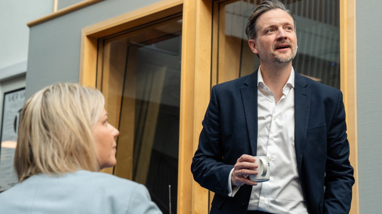 Vil ha borgerlig skilsmisse og bondebryllup