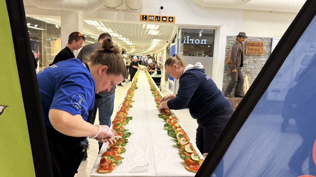 Ål: Verdens lengste ørretsmørbrød på 106,3 meter