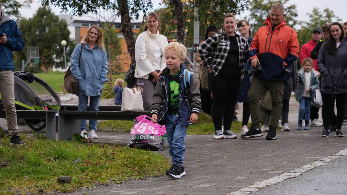 Håpar nytt design skal gjere at førsteklassingane brukar skulesekken lenger