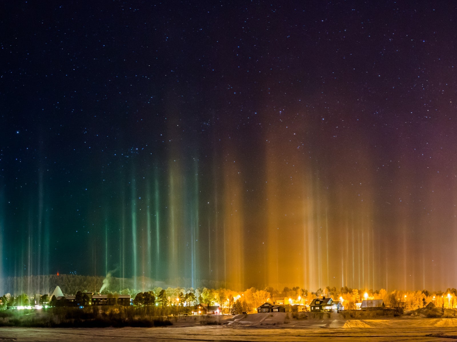 In the town of Karasjok in northern Norway, a spectacular show of light an color painted the night sky yesterday. 