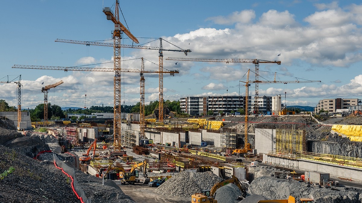 Fornebubanen forsinket og enda dyrere