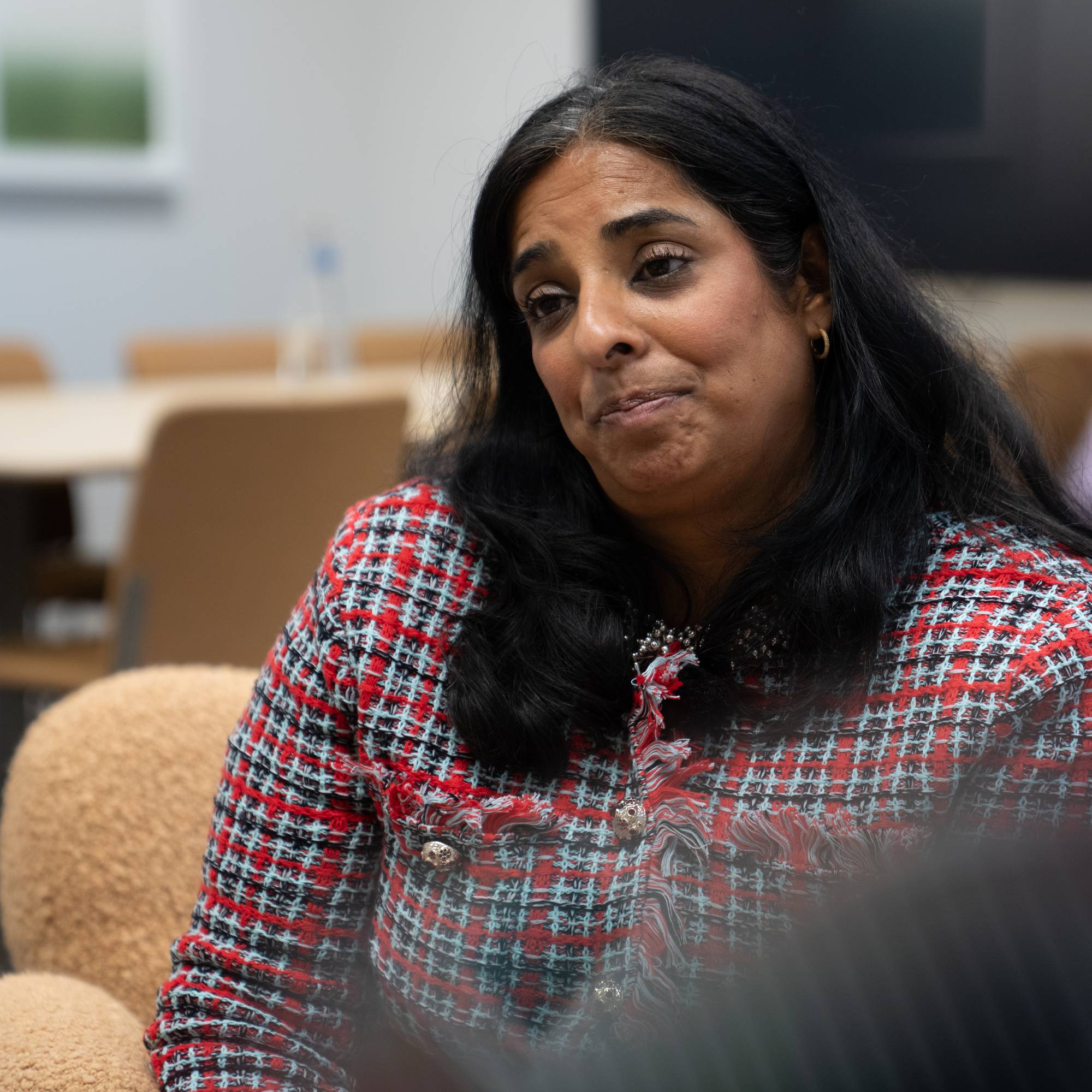 Kultur- og likestillingsminister
Lubna Jaffery (Ap) blir intervjuet av NRK