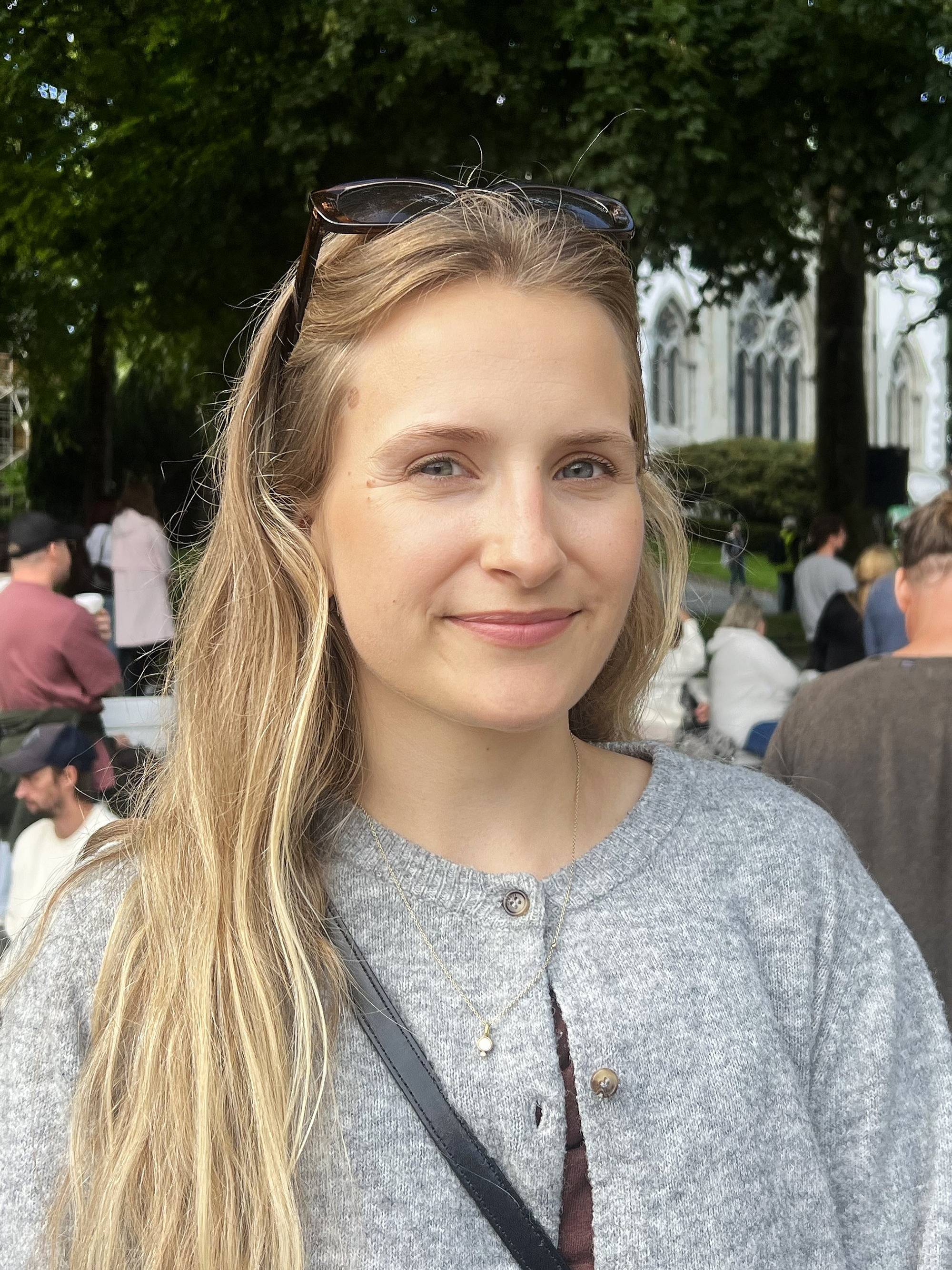 Jette Ingebretsen Lundgård har møtt opp på markering. 