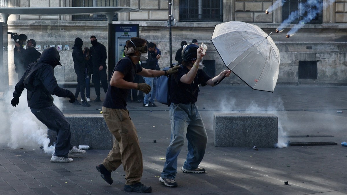 Politiet bruker tåregass i Paris