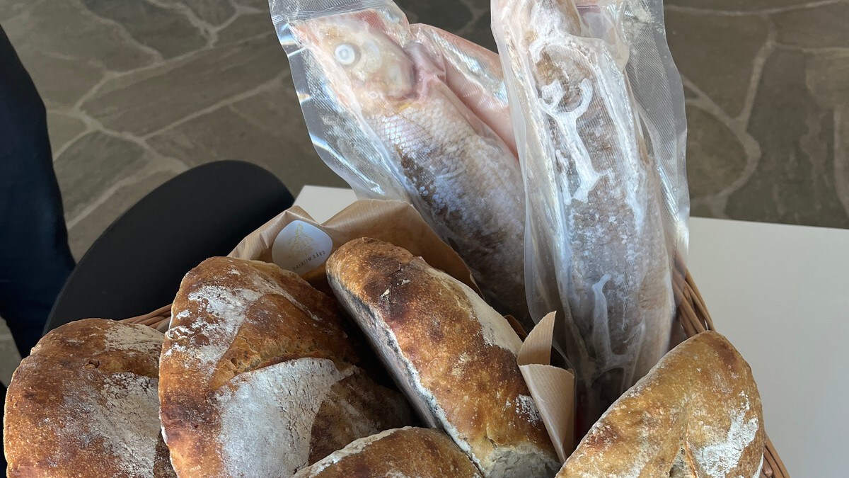 Gir to fisk og fem brød til banens beste i fotballkamp