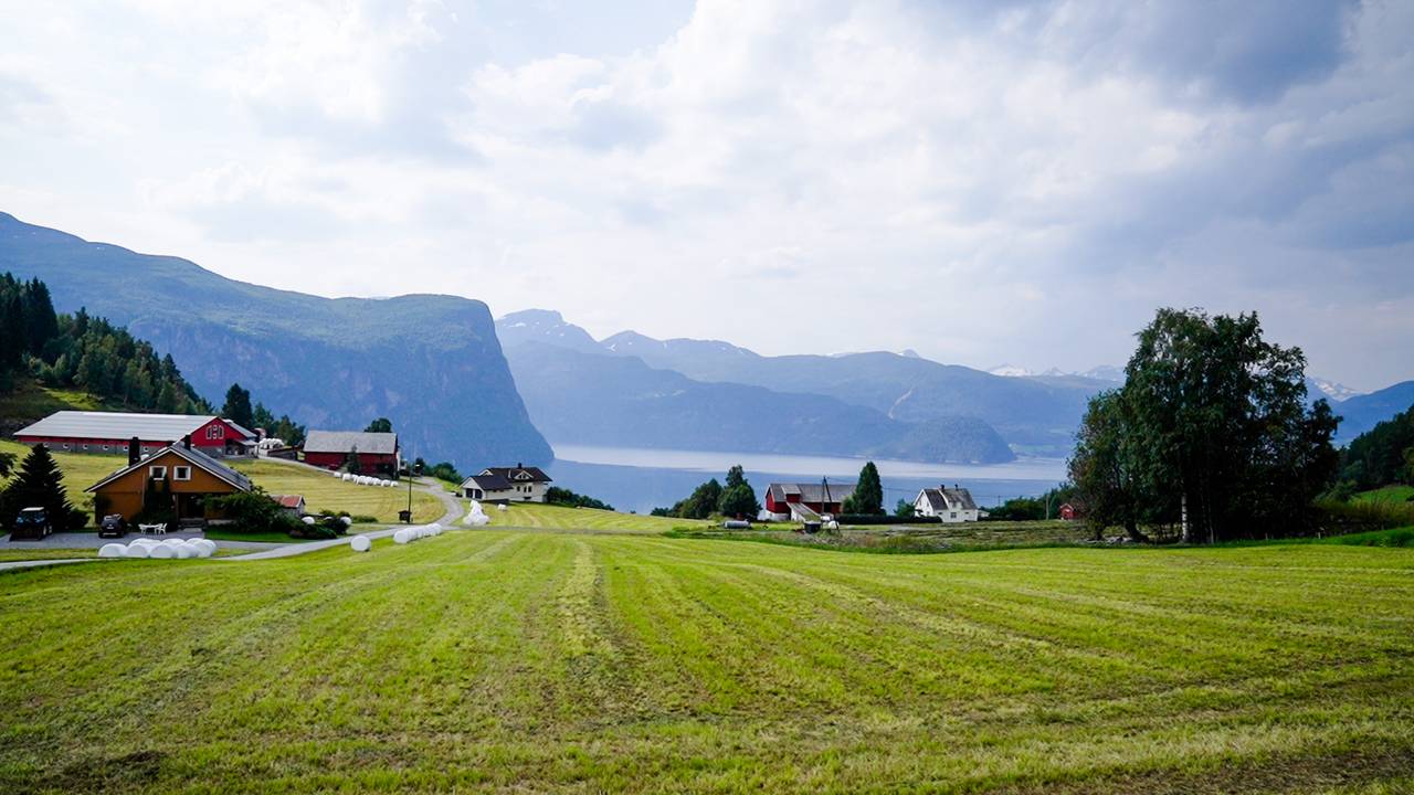 Gård ved Liabygda i Stranda kommune.