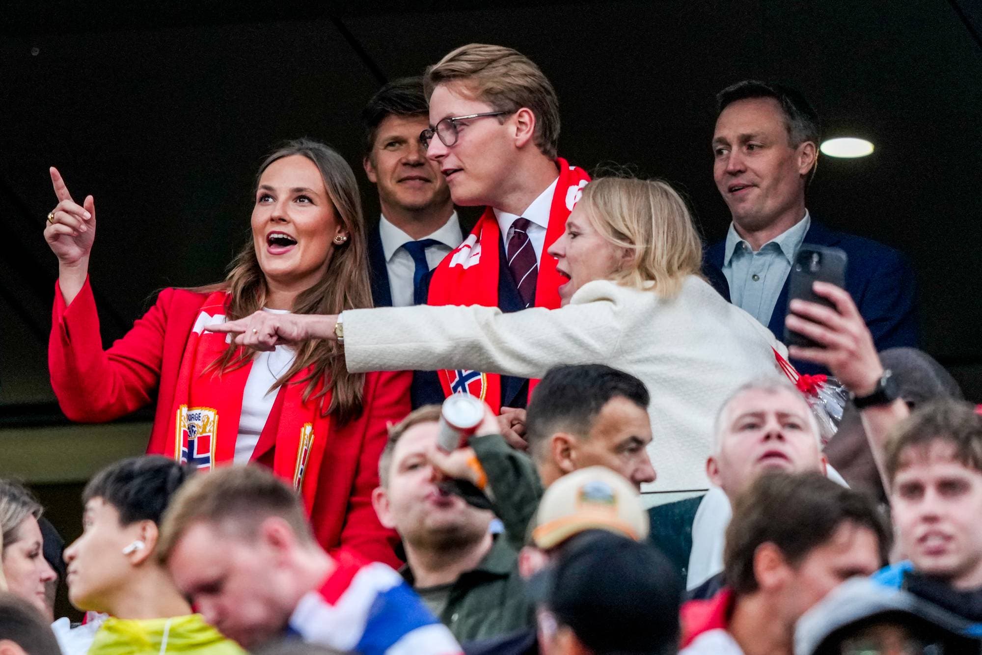Prinsesse Ingrid Alexandra og prins Sverre Magnus på tribunen i fotball-VM