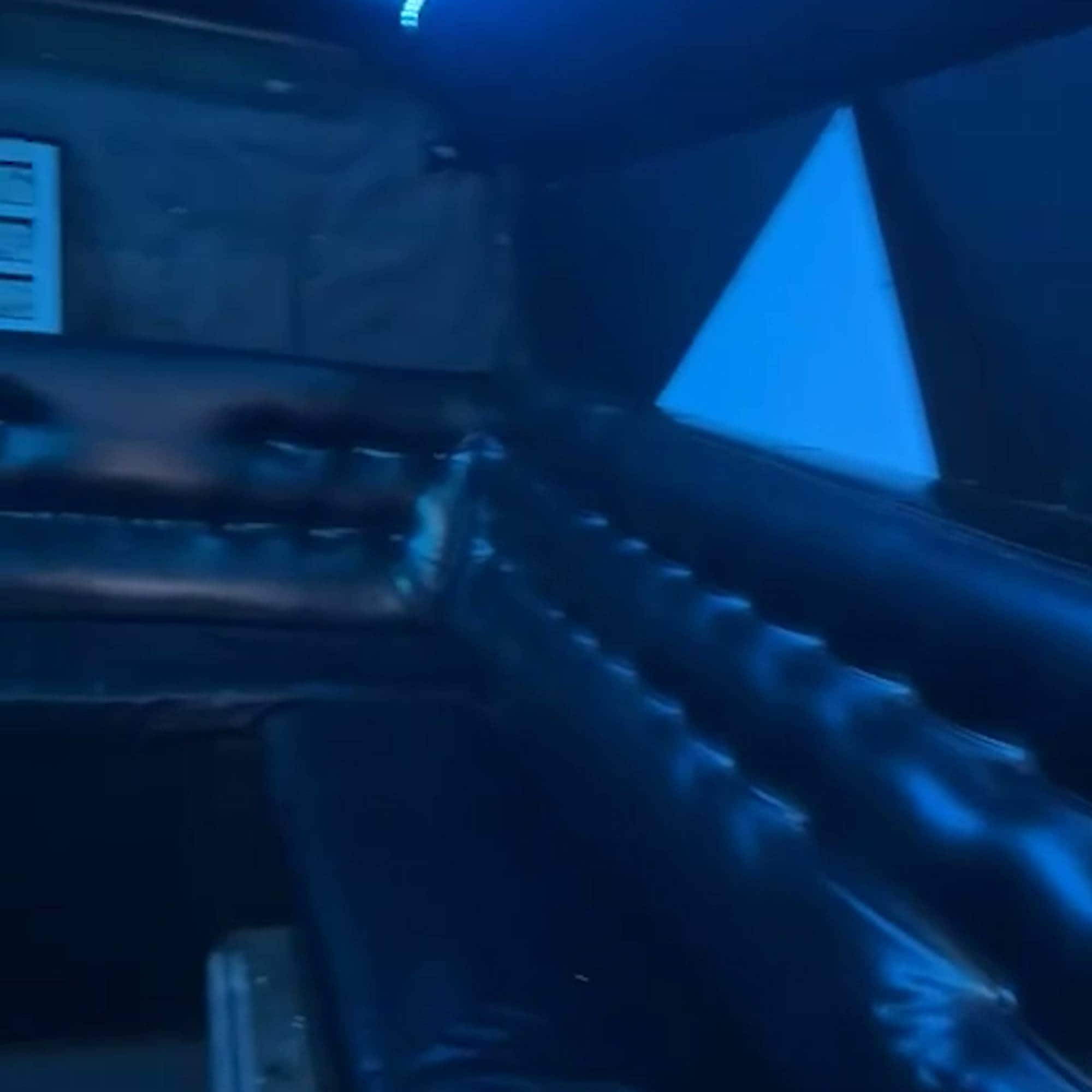Ein sofa inni ein russebuss