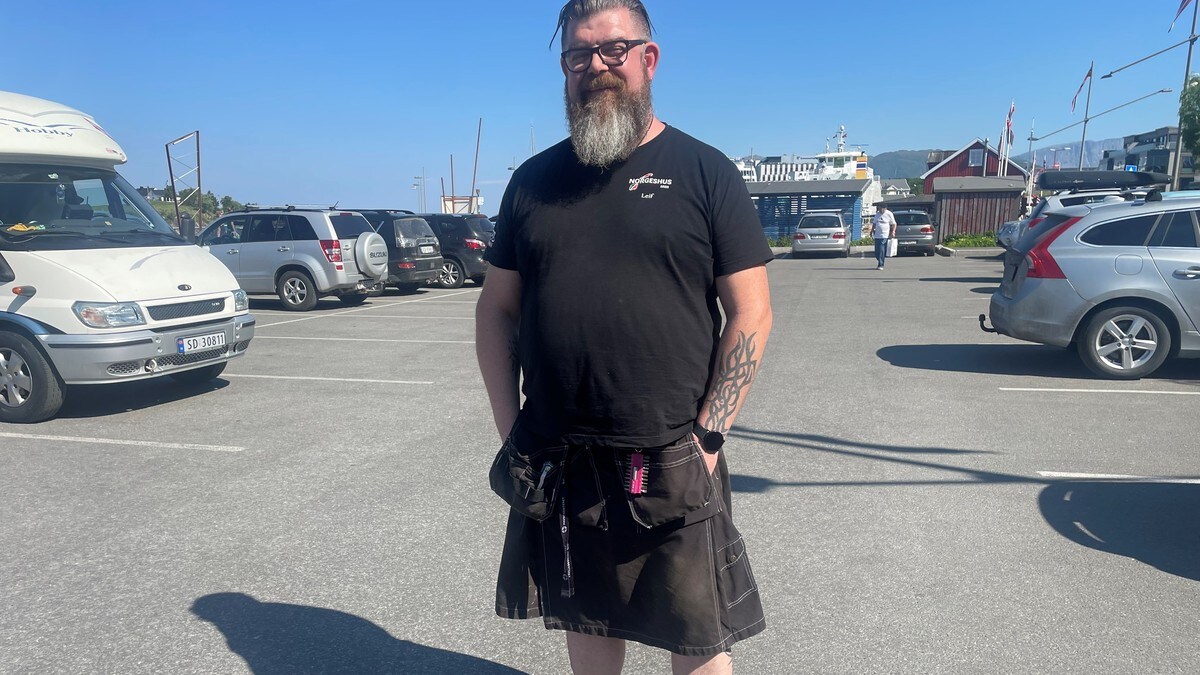Når sjefen seier nei til shorts, men ja til skjørt på jobb: – Då er kilt svaret