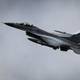 Efrem Lukatsky / AP / NTB F-16 jagerfly som flyr på himmelen