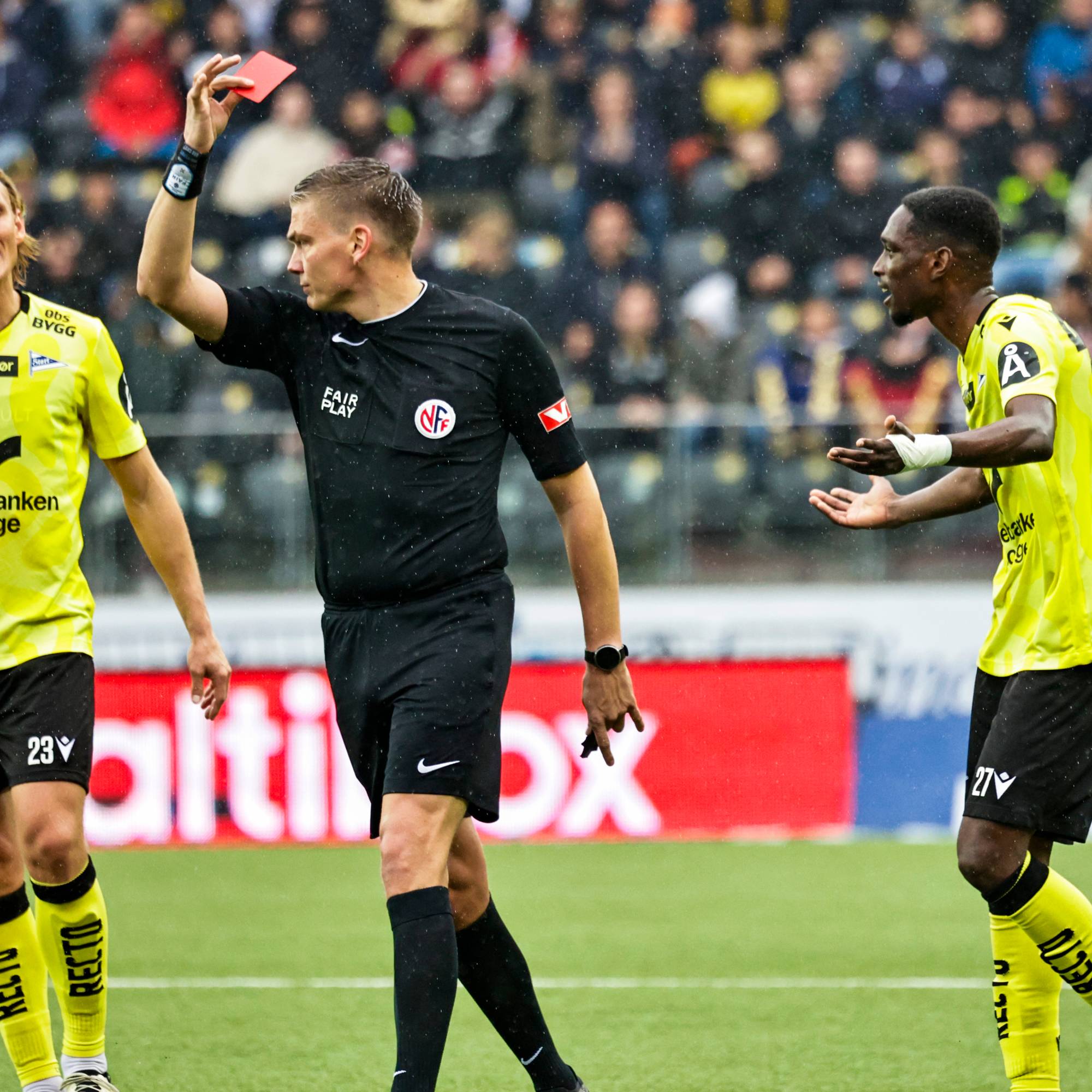 Kristiansand 20260520. Rødt kort til Ousmane Diallo Toure under eliteseriekampen i fotball mellom Start og Bodø/Glimt på Sparebanken Norge Arena Kristiansand.