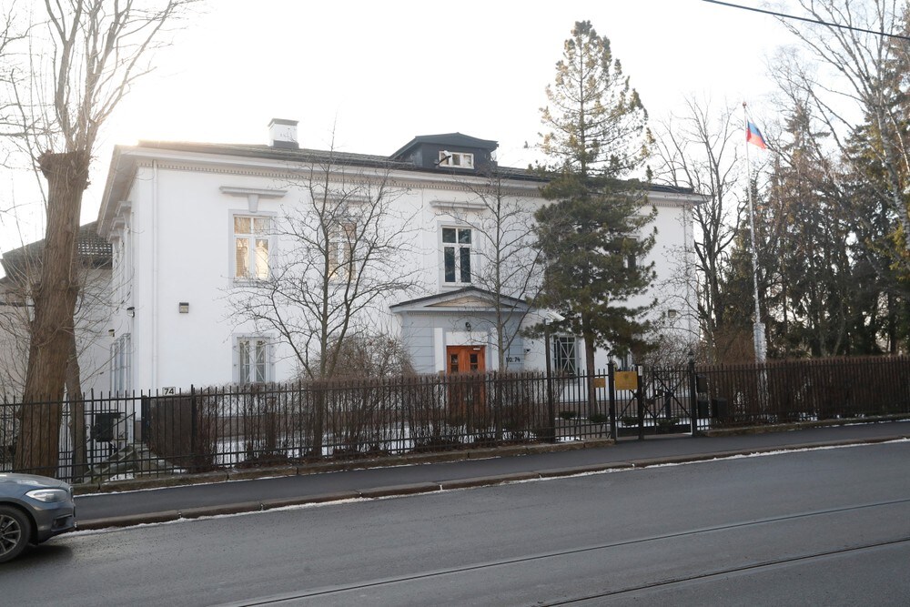 Den russiske ambassaden om utvisningen: – Absurd