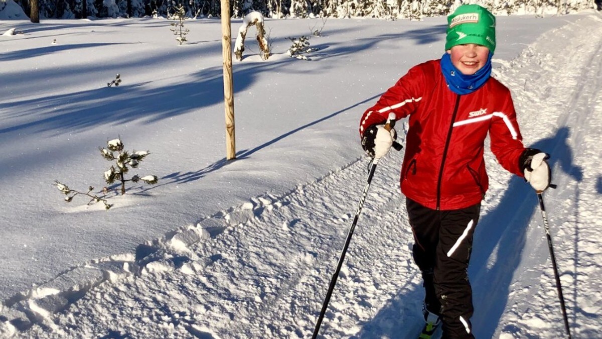 Idrettsstjerne reagerer på opplevelsen til funksjonshemmede Gustav i skiløypa