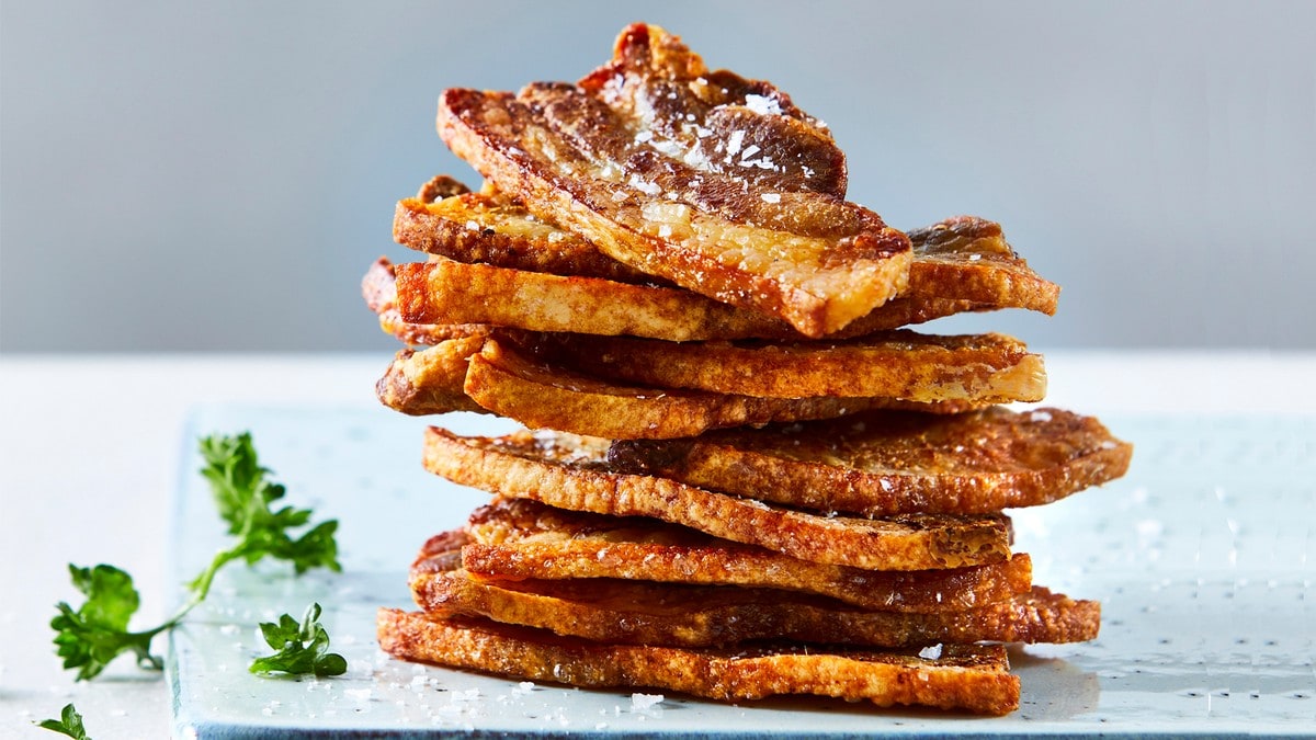 «Valgflesk» står på danske middagsbord på valgkvelden