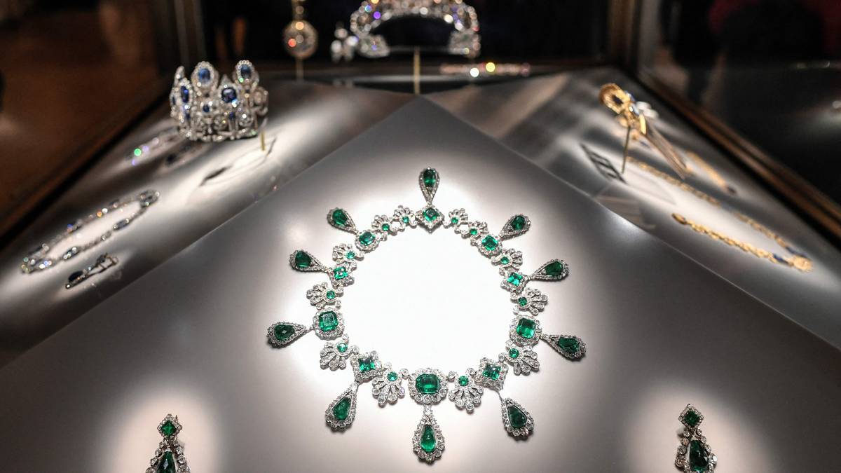 Fransk påtalemyndighet: Juvelene som ble stjålet fra Louvre, er verdt mer enn 1 milliard kroner