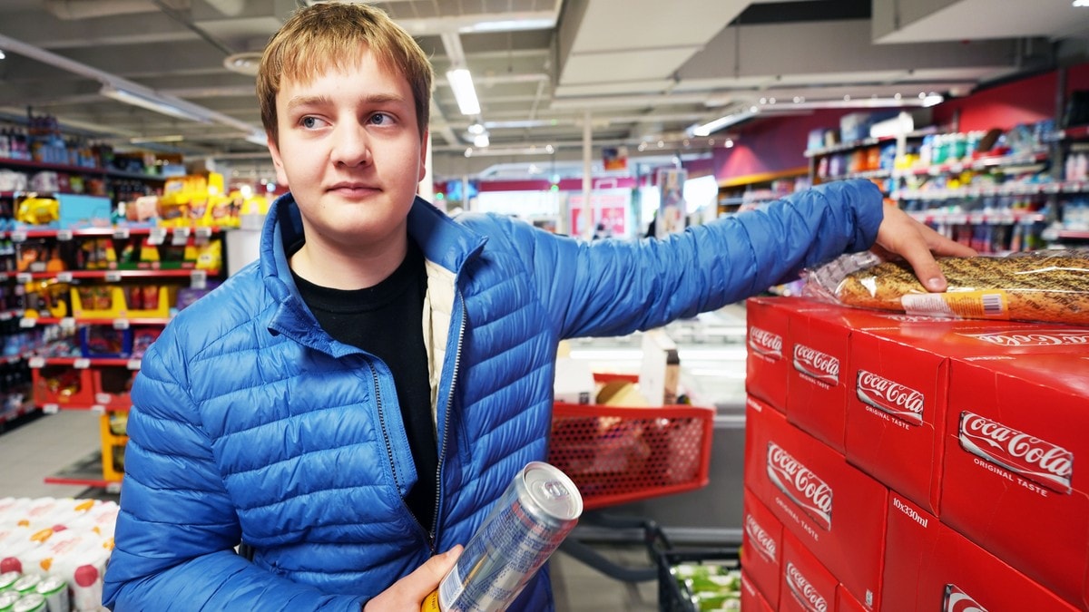 Vil ha strengere regler for energidrikk – men det stopper ikke Lasse (16)