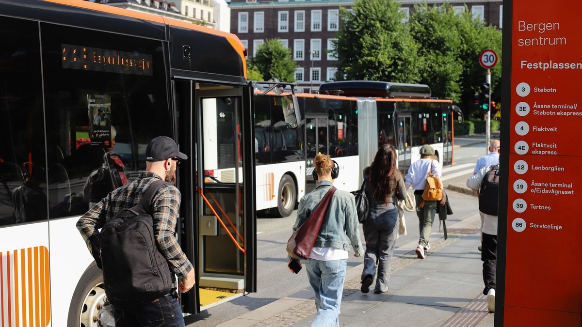 Ny prisauke på buss gjer Bergen dyrast av storbyane: – Rammar dei med dårleg råd