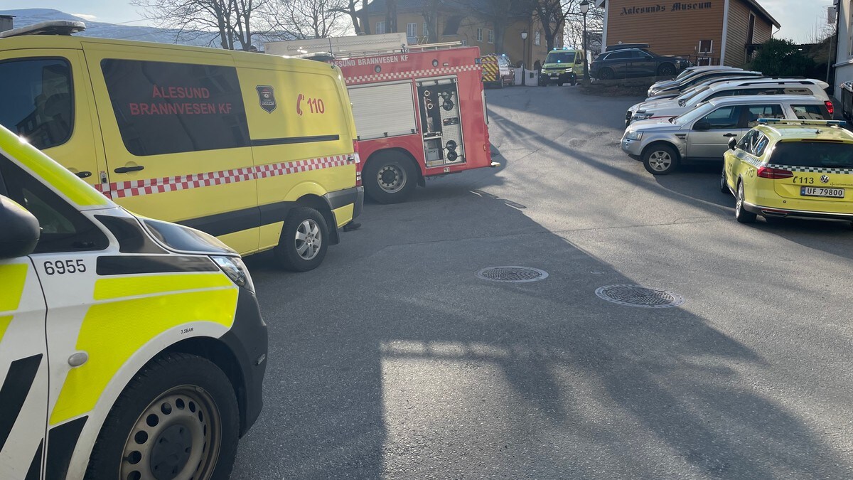 Politiet har gjort funn av ein person i Ålesund