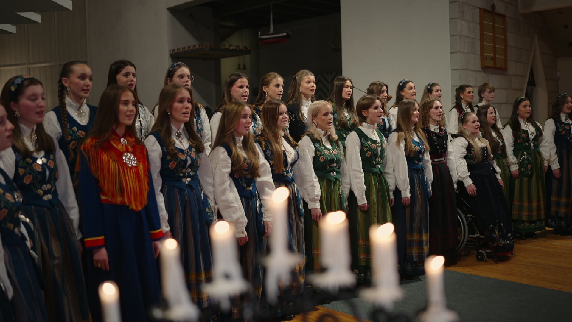 Gåsehudalarm: Ungdomskoret synger Nordnorsk julesalme