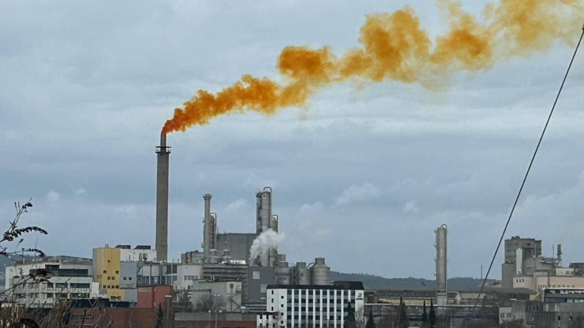 Oransje røyk fra Herøya – NRK Vestfold og Telemark – Lokale nyheter, TV ...