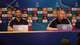 Foto: Odd Rune Kyllingstad / NRK To menn sitter ved et bord foran en pressevegg med Champions League-logoer. (Bildebeskrivelsen er laget av en KI-tjeneste)