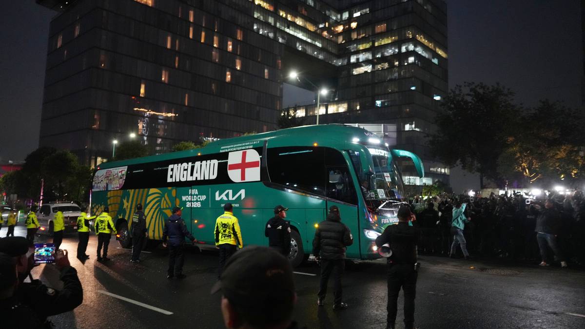 Opprørspoliti vokter Englands VM-hotell – sikkerheten økes i byen