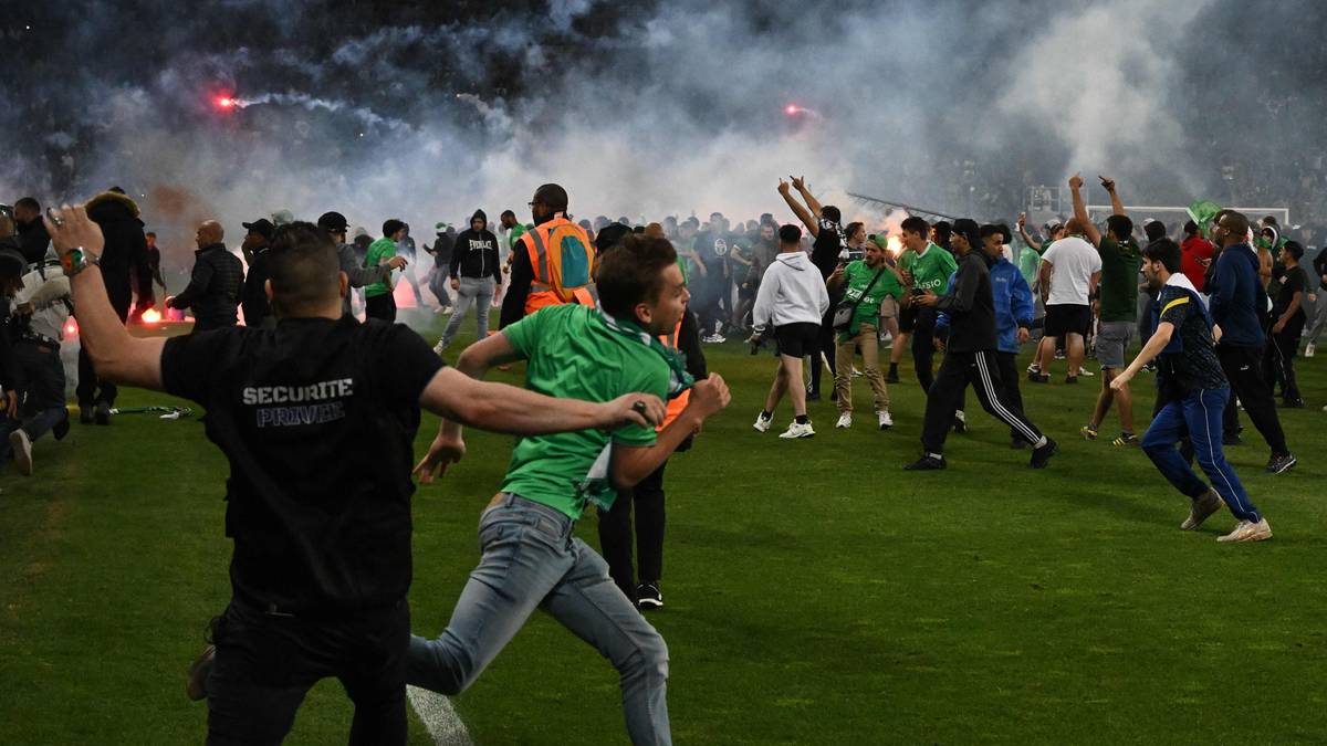 Supporters throw smoke bombs and flares – NRK Sport – Sports news, results and broadcast schedule