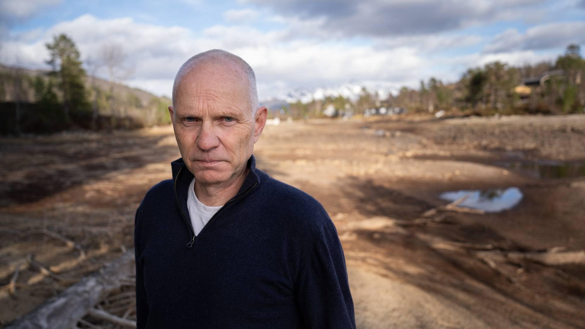 Reagerer på nedtapping av Nysætervatnet i Sykkylven/Stranda. Mange av av hytteeigarane i området reagerer på at vatnet er så nedtappa. Jan Gunnar Hole er ein av dei. Vatnet er regulert og brukt til kraftproduksjon av Tussa Kraft.
