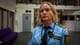 Foto: Petter Strøm / NRK Mujer con uniforme de policía, pelo claro y gafas.