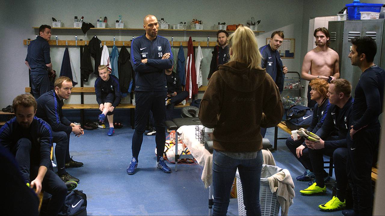Helena Mikkelsen setter seg i respekt i fotballgarderoben - Heimebane