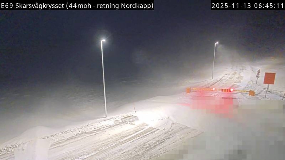 Uvær i nord: stengte veier, snøfokk og kolonnekjøring