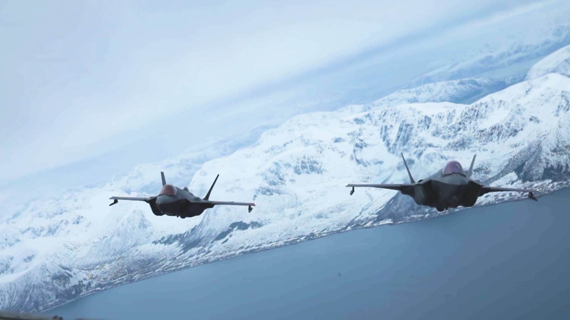 Norske og britiske jagerfly øver under Cold Response