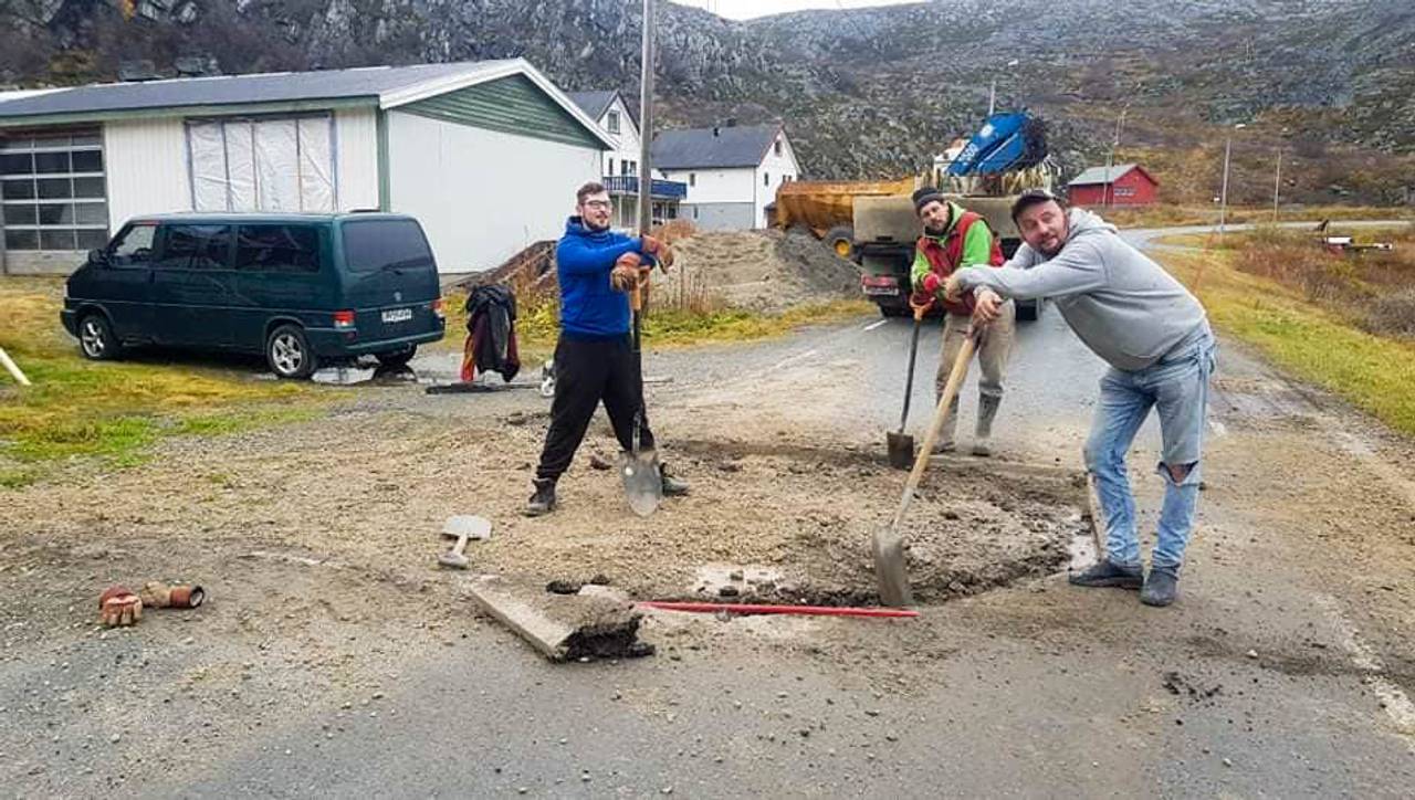 Svein Vegar Lyder fikset selv fylkesveien i Dyfjord