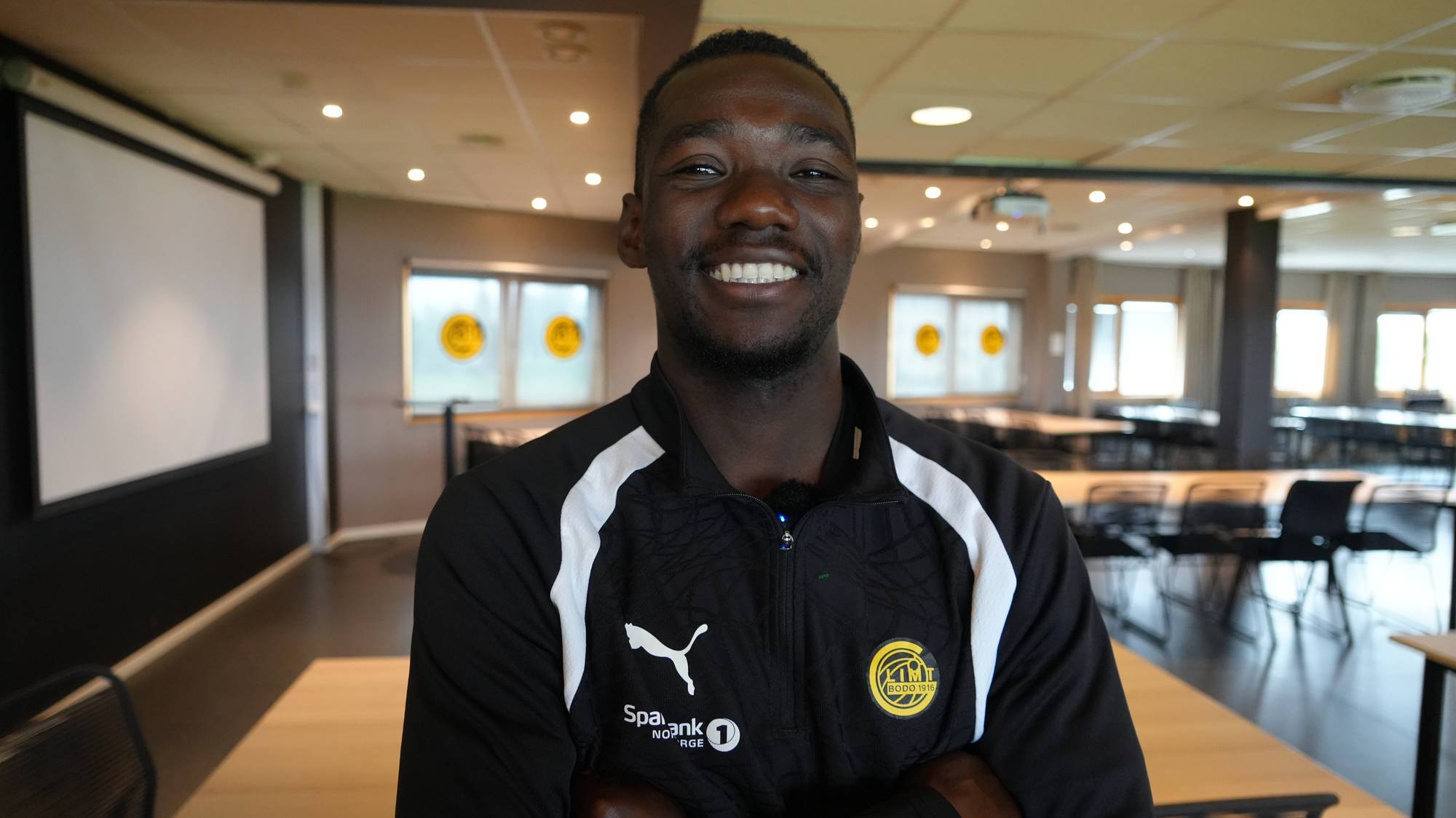 en mann som smiler til kameraet (Bildebeskrivelsen er laget av en KI-tjeneste)