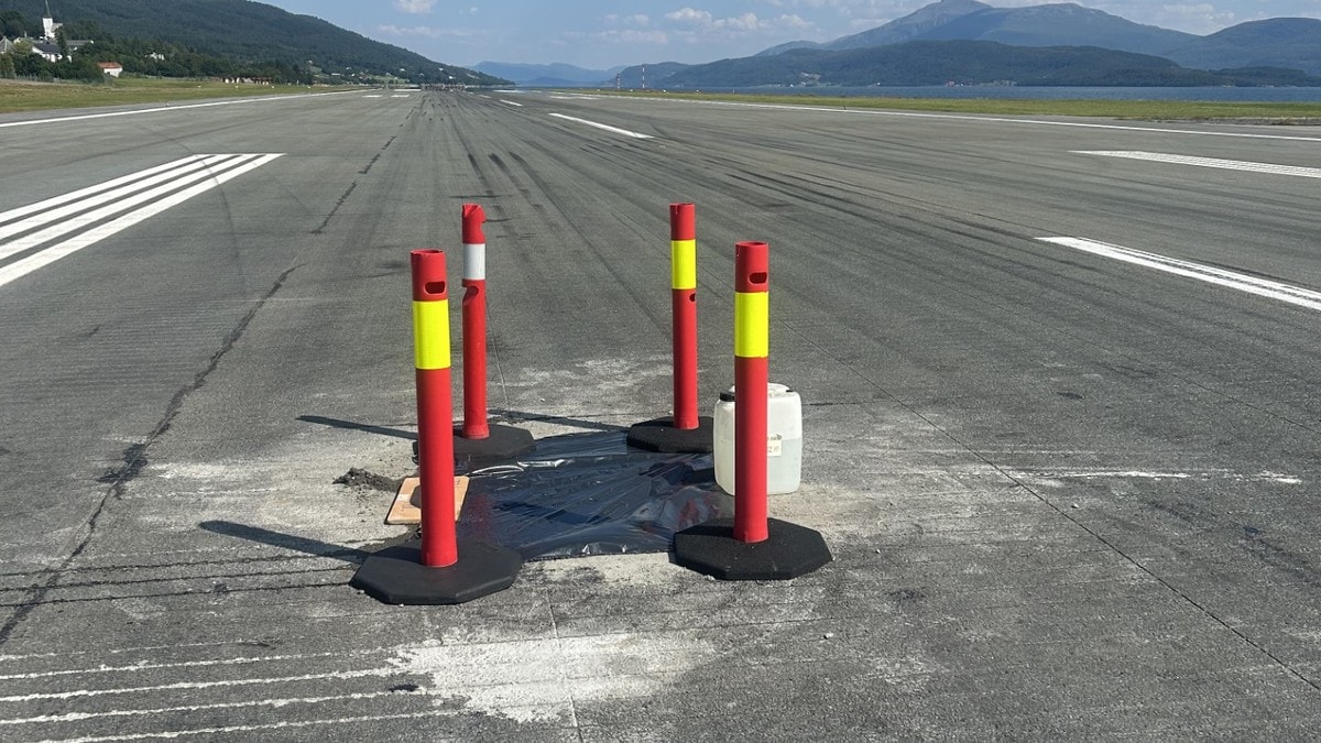 Hol i rullebana – Molde lufthamn stengt
