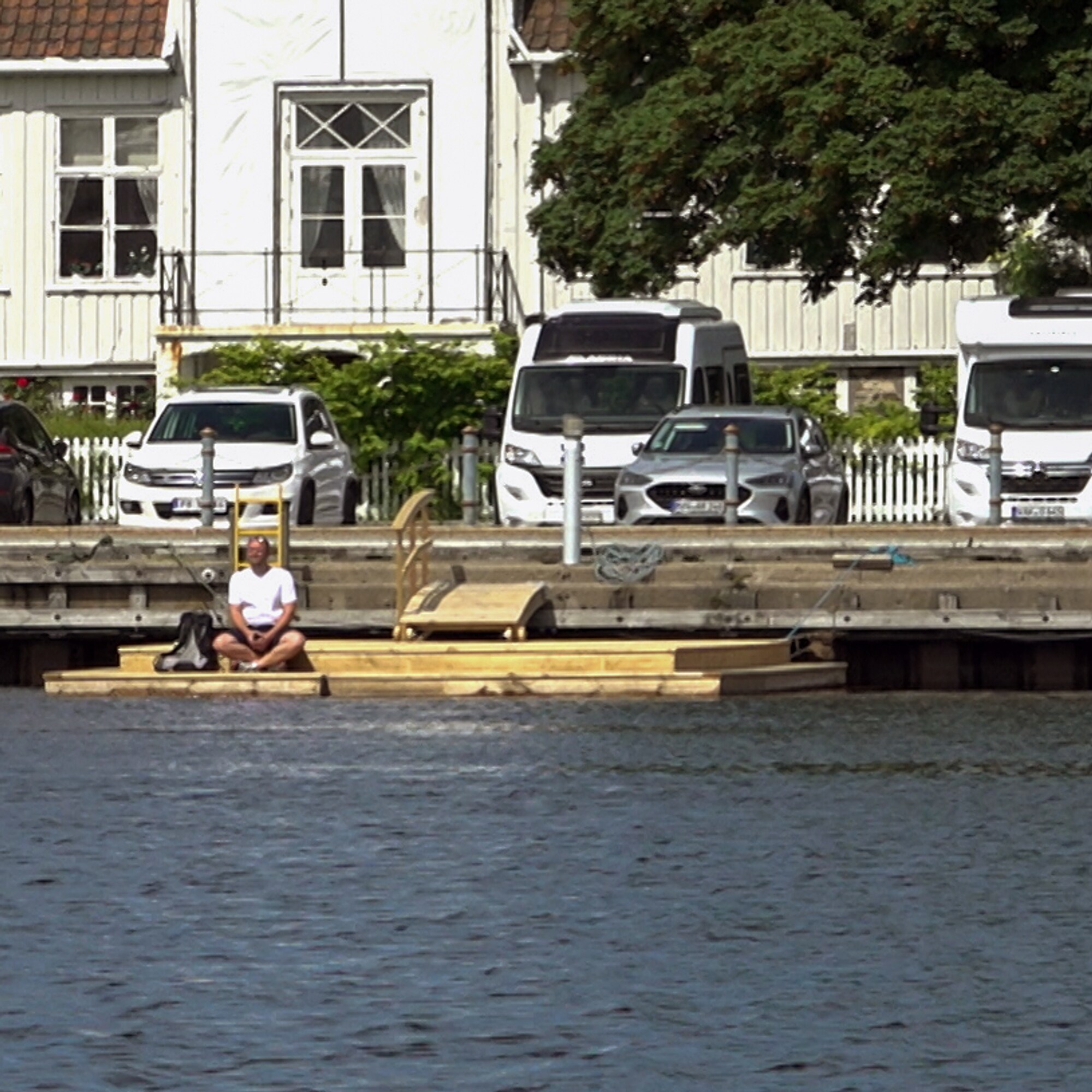 Flytebrygge i Mandal sentrum.
