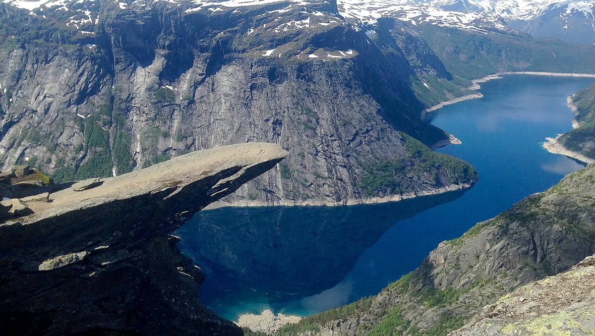 Trolltunga hello Internet