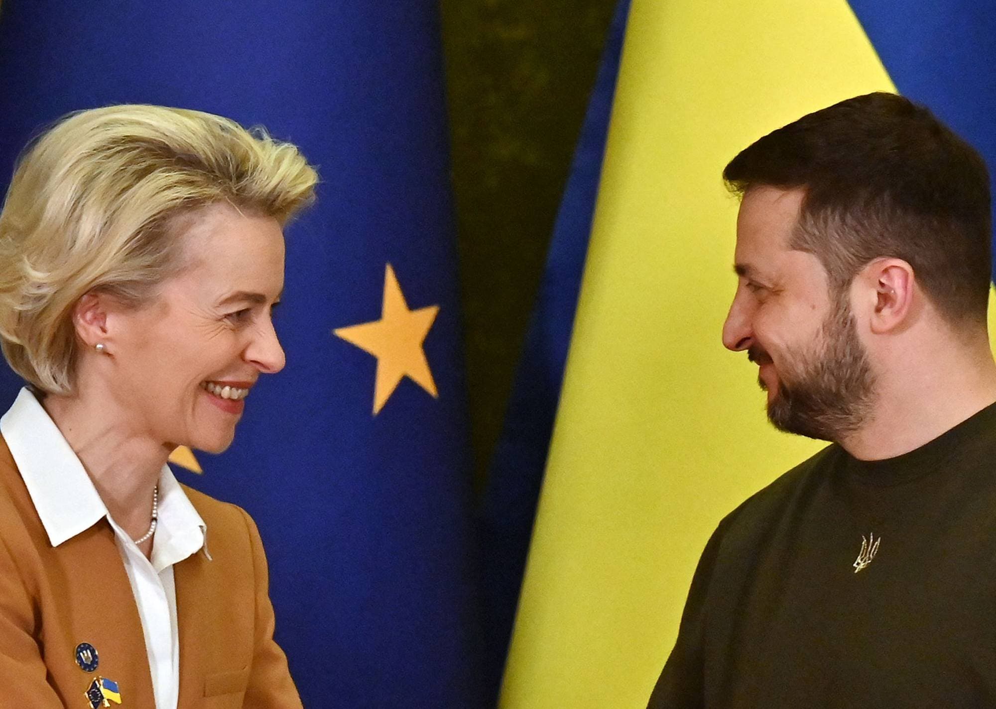 BLIKK: Zelenskyj har snakket til ledere verden over. Her møter han EU-president Ursula Von der Leyen i februar 2023.