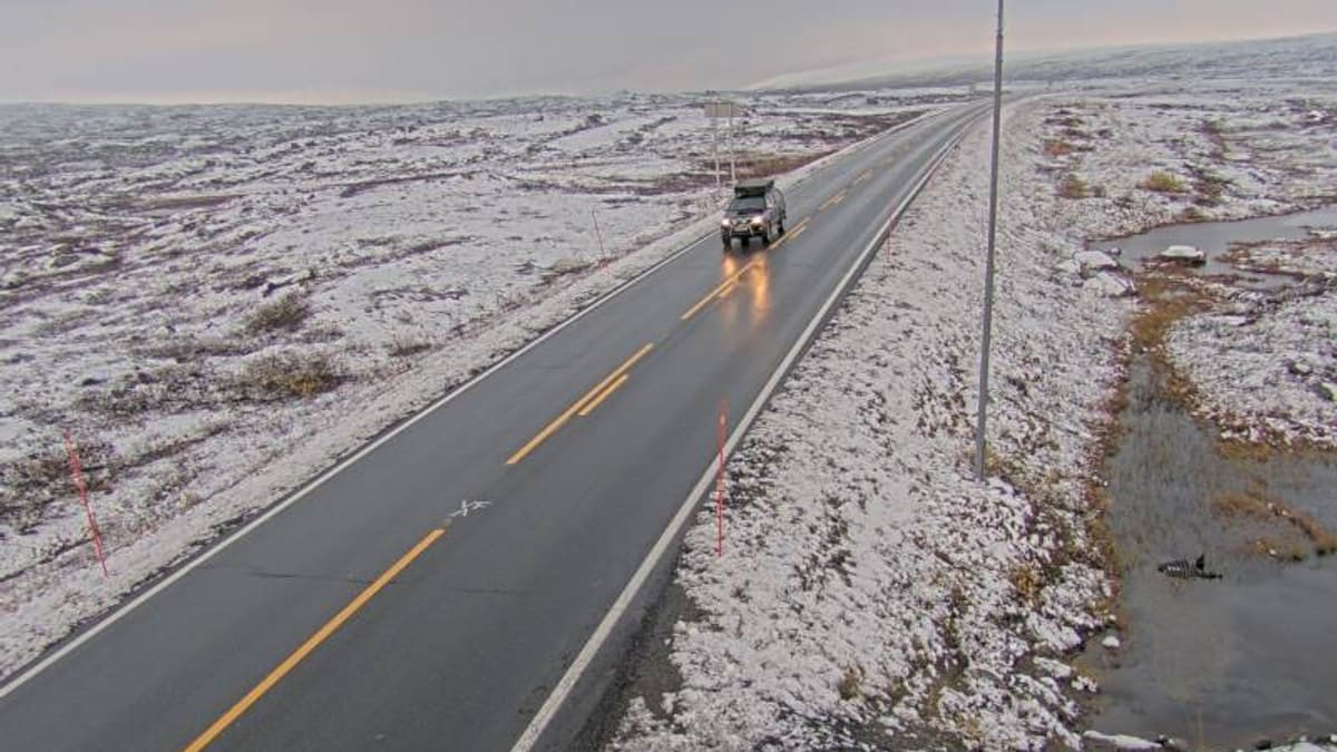 Norge delt i to: Sommer i sør, snø i nord