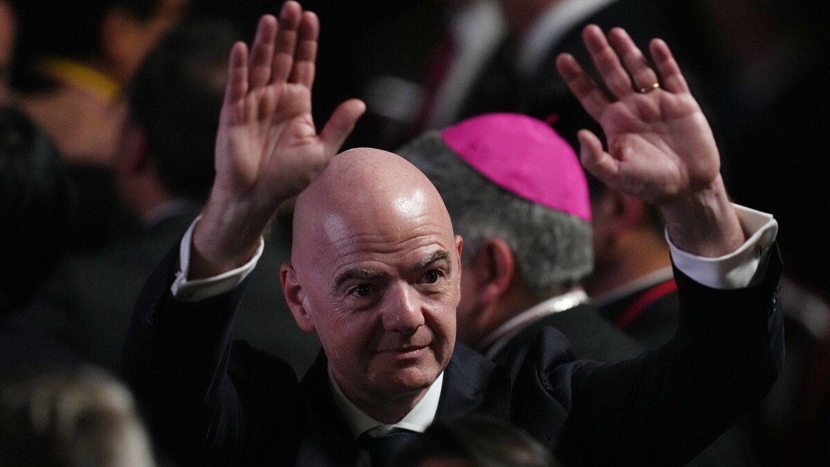 Infantino nektet å svare på kritikk – spøkte med journalists hårsveis