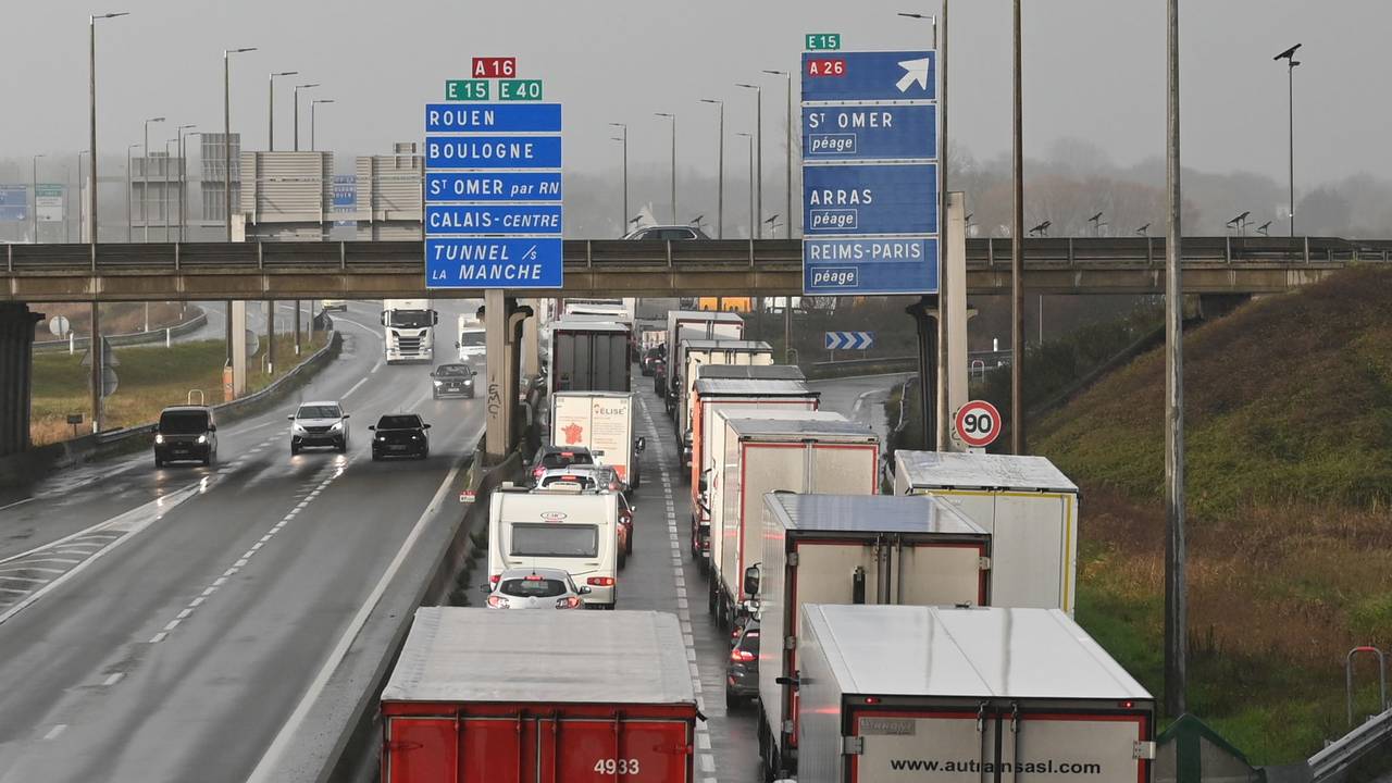 Lange køer ved grenseovergangen i Dover