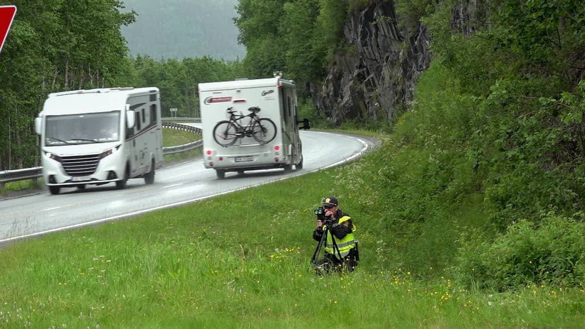 Over halvparten av de kontrollerte fikk fartsbot. Turistene fortsetter råkjøringen i Lofoten