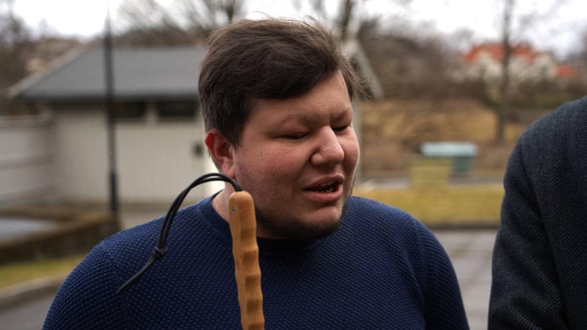Blinde og døve Noah (21) studerer fysikk og matematikk – mangler tilrettelegging