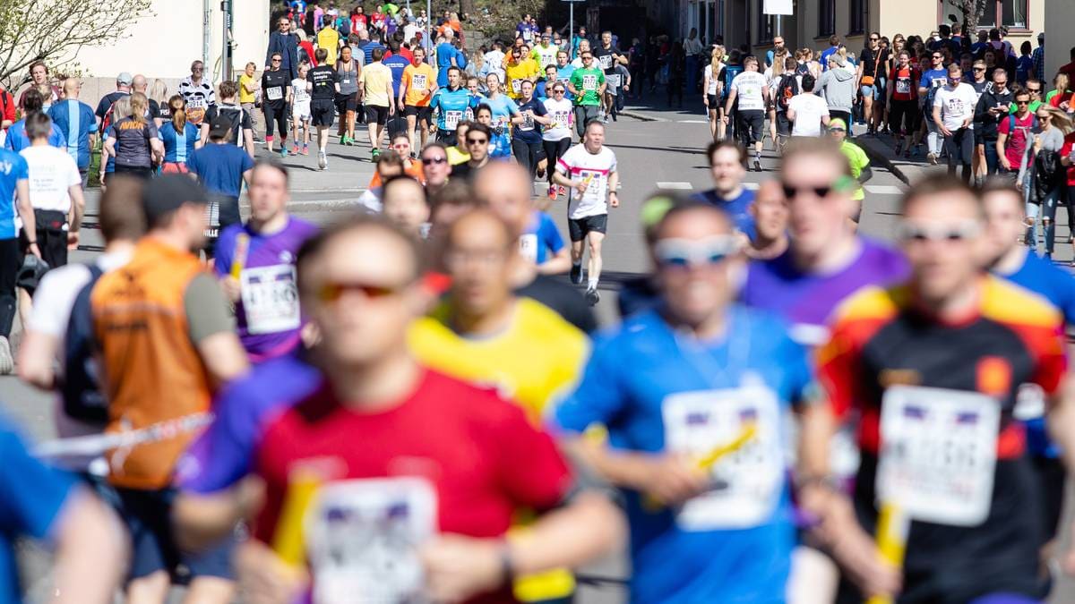 T-banetrøbbel under Holmenkollstafetten: – Jogg heller til etappen