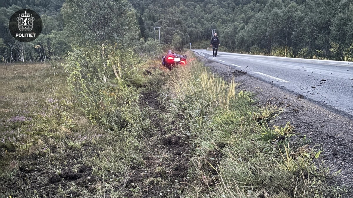 Bil havnet på taket